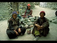 2003-L-I-Phanjila-05  Phanjila  ... und die Pause nach getaner Arbeit.