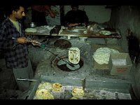 2003-L-Leh-Essen-05  Bäckerei  Leckeres Brot aus dem Nan Ofen.
