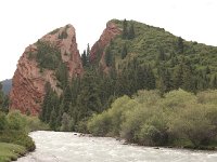 02-YetiUguz-01-BrokenHearts