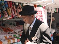 06-Osh-24e-Mann-Tueten