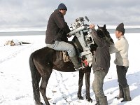 04-SonKul-09-MotoraufPferd