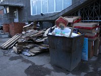 aa-502-muell  hinterm Hotel im Müll