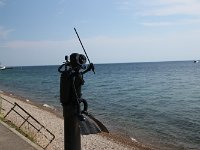 gg-002-taucher  ... mit Kunst am Strassenrand (hier Taucher) ...