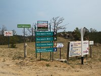 ee-001-kleines-Meer-Tourbasacamps  Hinweisschilder zu vielen Touristbasen | das kleine Meer ist das haupturlaubsgebiert der Irkutsker