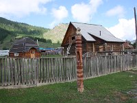 05-021-IMG 7503  Schamanenpfahl mit Pferdekopf | eine Frau hat den Clansvorsitz