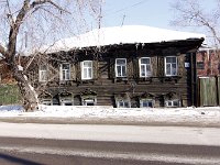 MG 2301  früher waren nur 1,5 stöckige gebäude erlaubt, also wurde eine Hälfte in die Erde gebaut.