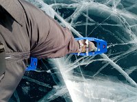 mg 4946b  Mt Schneeschuhen auf dem Eis. Klappt wunderbar, aber sind leider laut beim gehen.